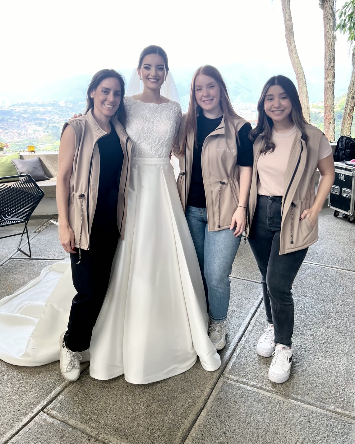 Equipo Rosewood Brides junto a nuestras novias