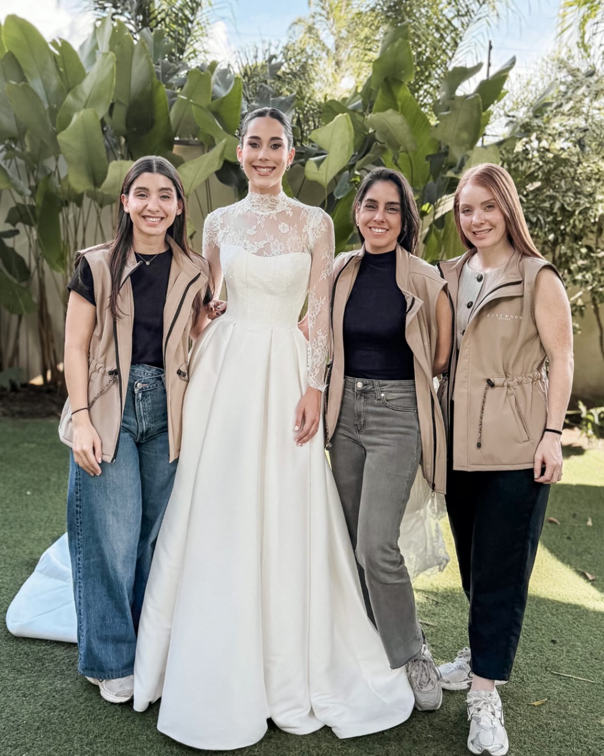 Equipo Rosewood Brides junto a nuestras novias