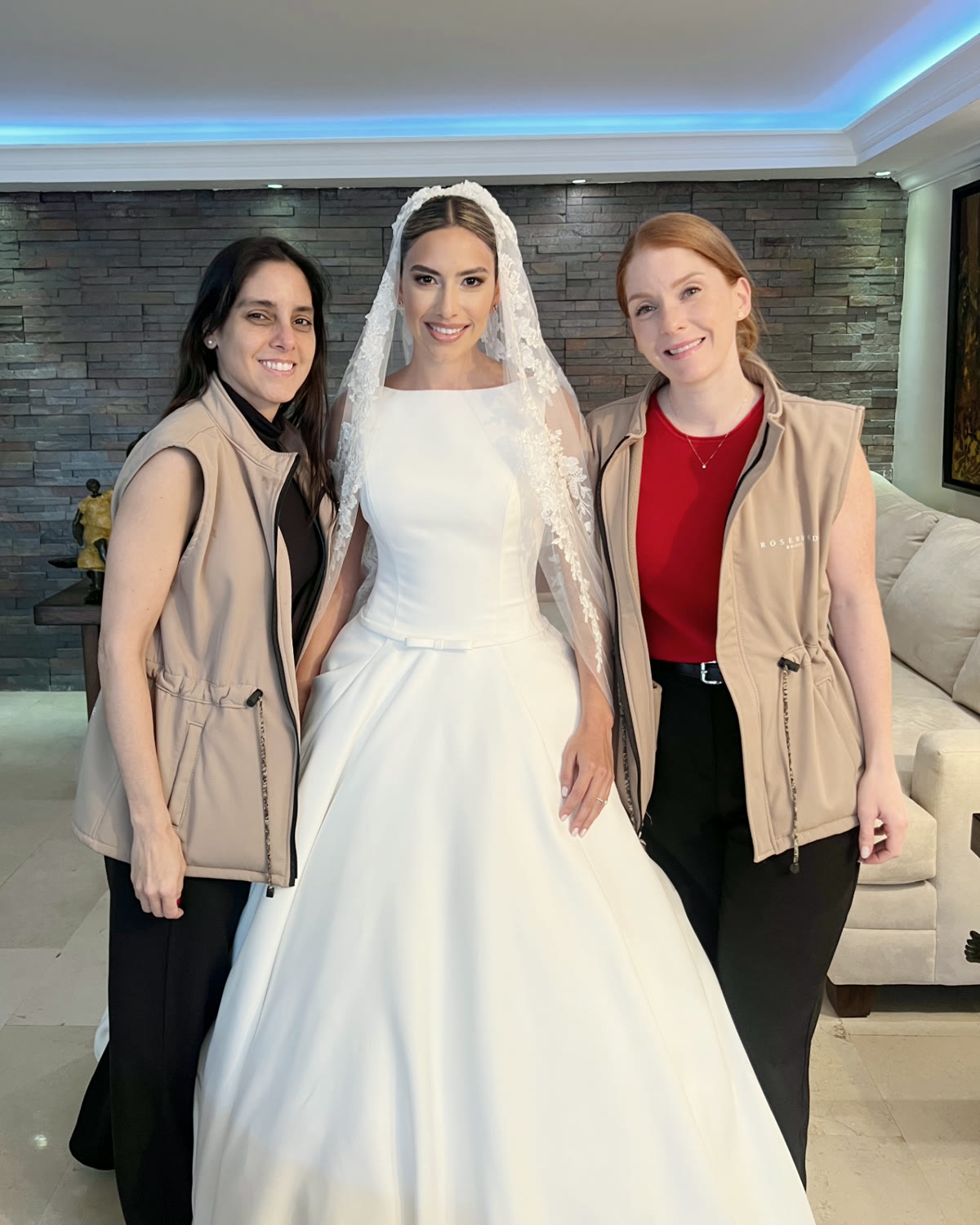 Equipo Rosewood Brides junto a nuestras novias