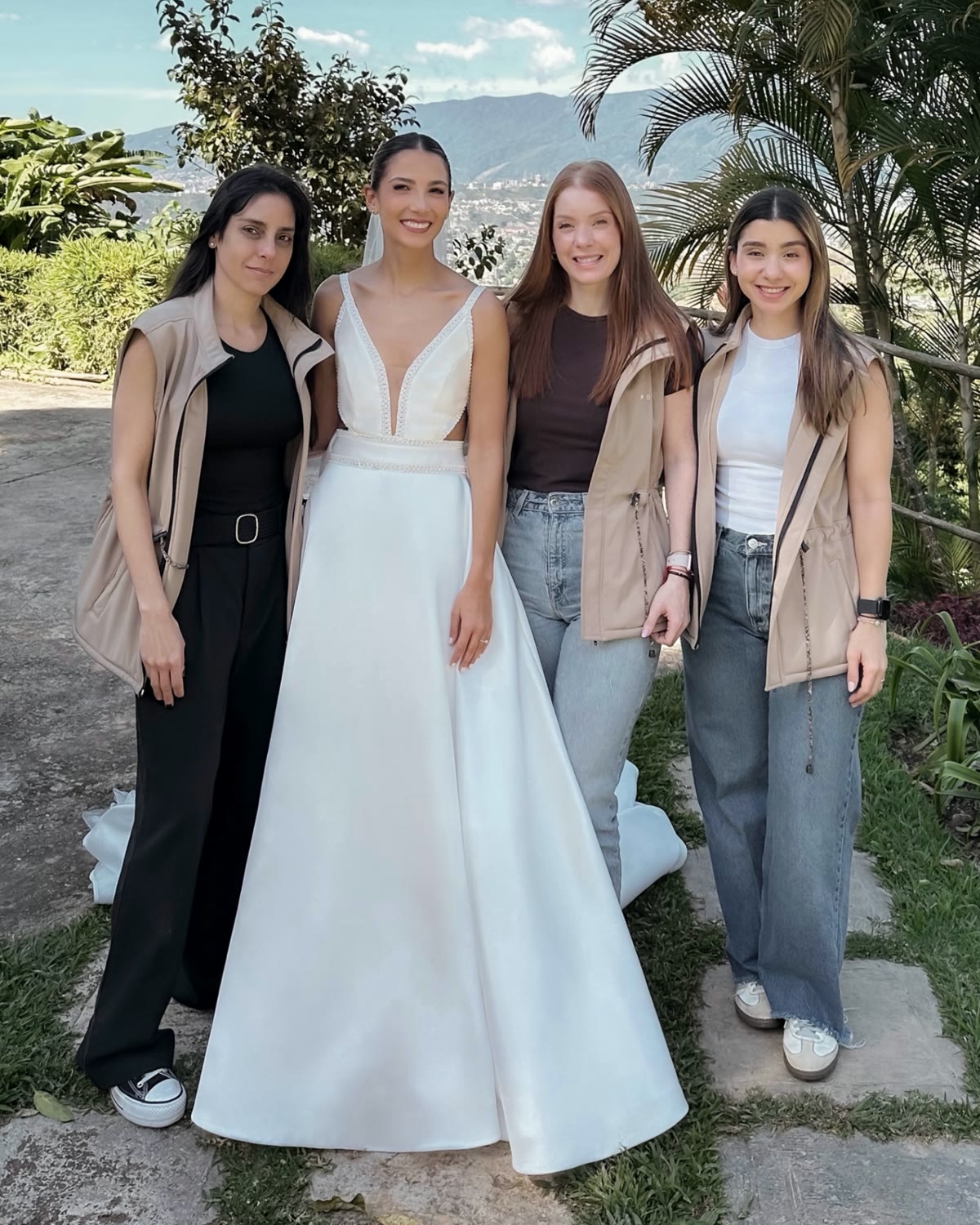 Equipo Rosewood Brides junto a nuestras novias