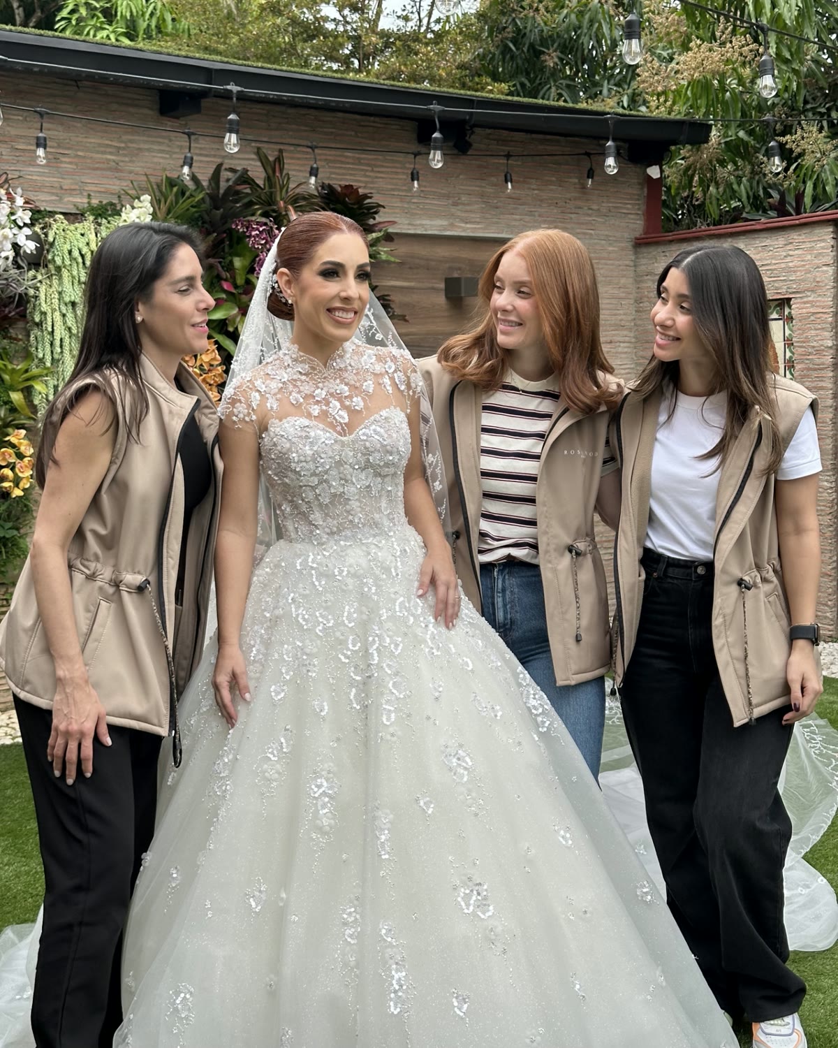 Equipo Rosewood Brides junto a nuestras novias