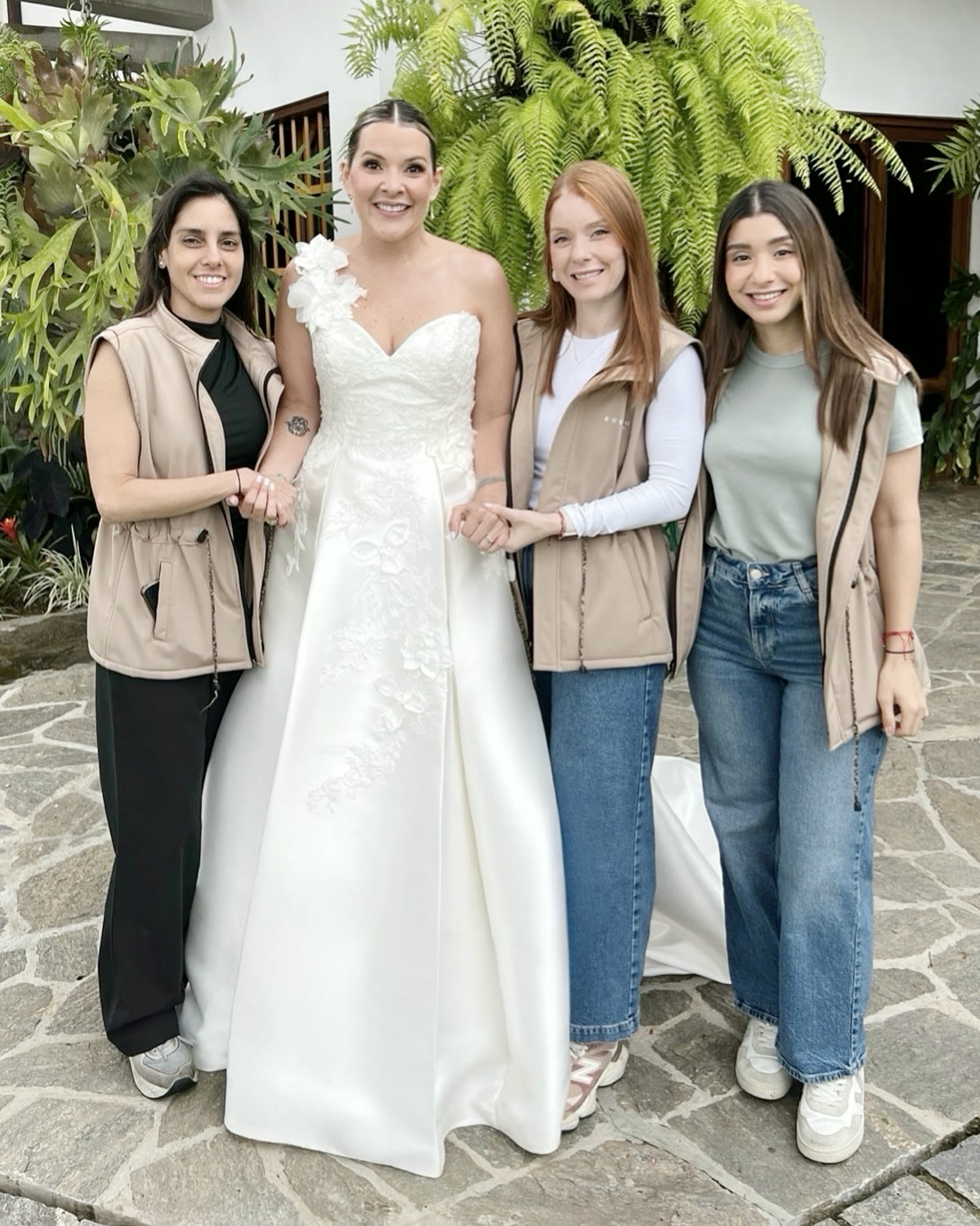 Equipo Rosewood Brides junto a nuestras novias