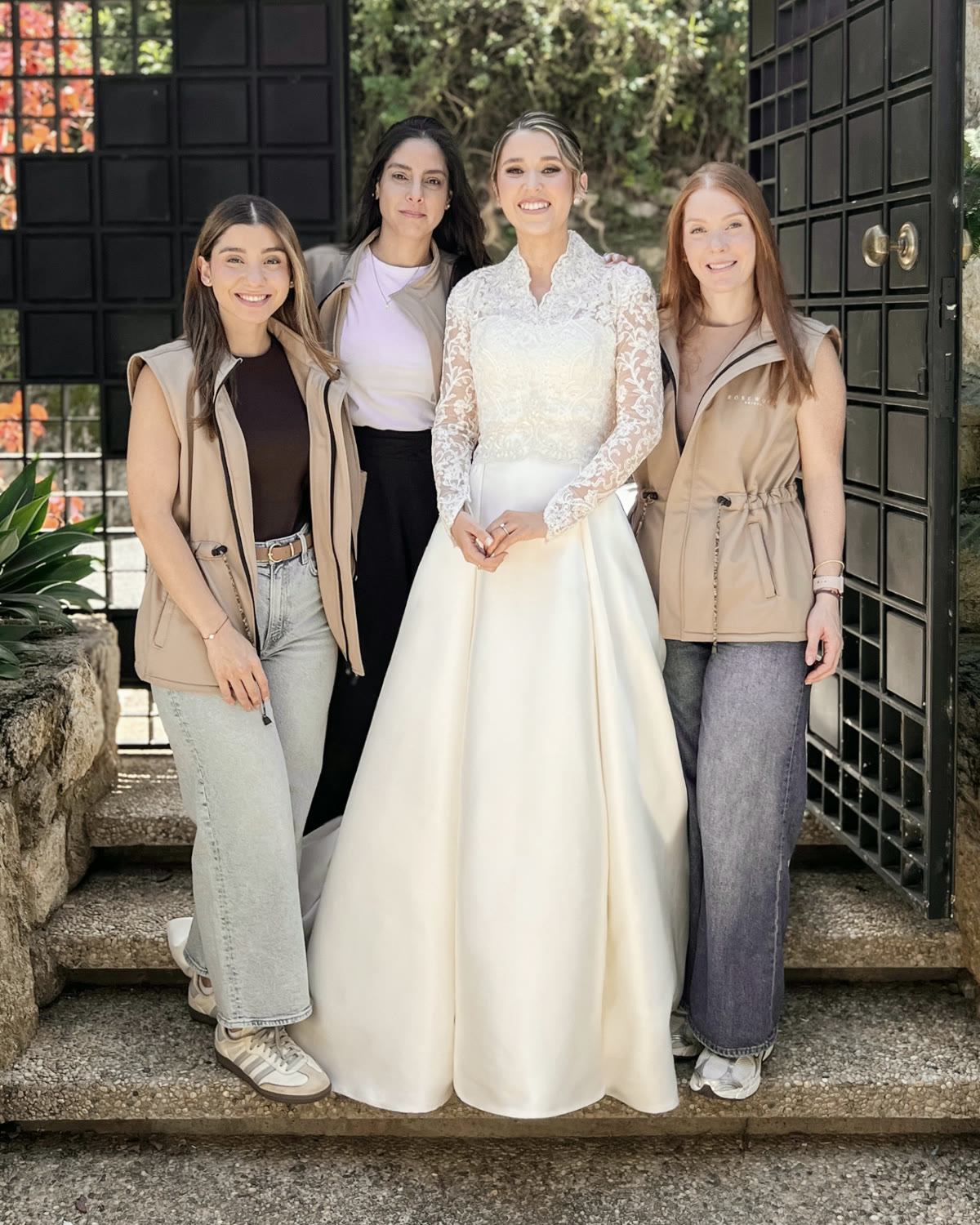 Equipo Rosewood Brides junto a nuestras novias